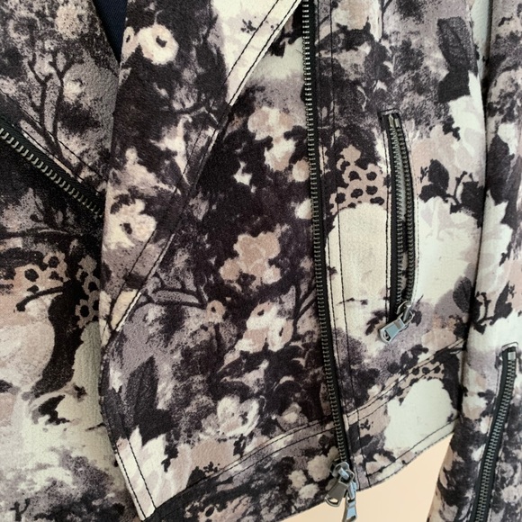 Club Monaco cropped light jacket - Picture 3 of 3